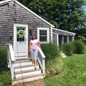 Meet your Posher, Laurie